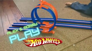 Alex, and Mommy Play Hot Wheels! | XanderSoft