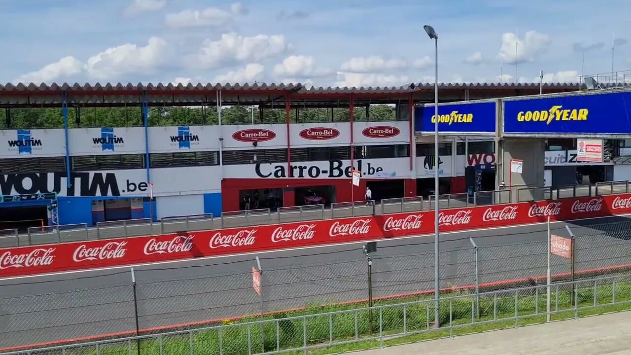 Electric street models of BMW on Circuit Zolder