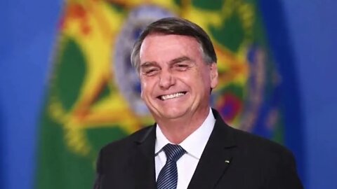 BOLSONARO SAI DE EVENTO DA ONU, VAI ATÉ CHURRASCARIA E DIZ "IMBROCHAVEL".
