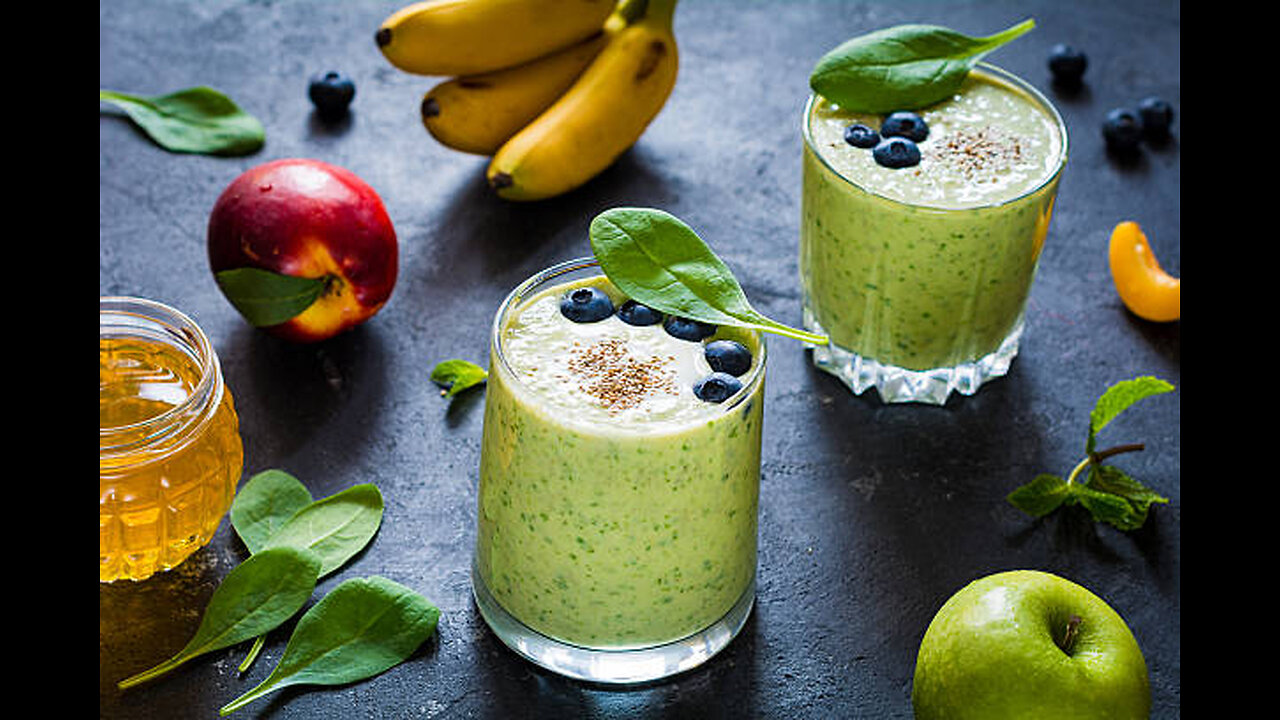 Revitalize Your Mornings with the Oman Apple and Spinach Energizer Smoothie