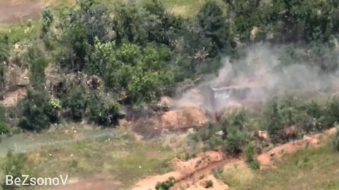 Artillery strikes Ukrainian positions in a forest belt near Avdeevka