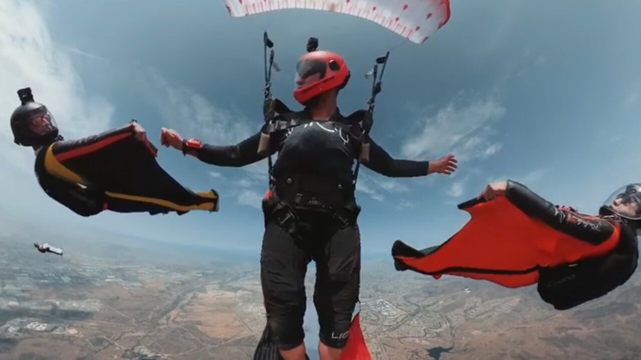 she almost fell, What a beautiful skydiving