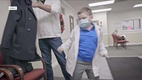 'Smiles bring hope to the world': 8-year-old cancer survivor in Lorain County gets to be Santa's dentist