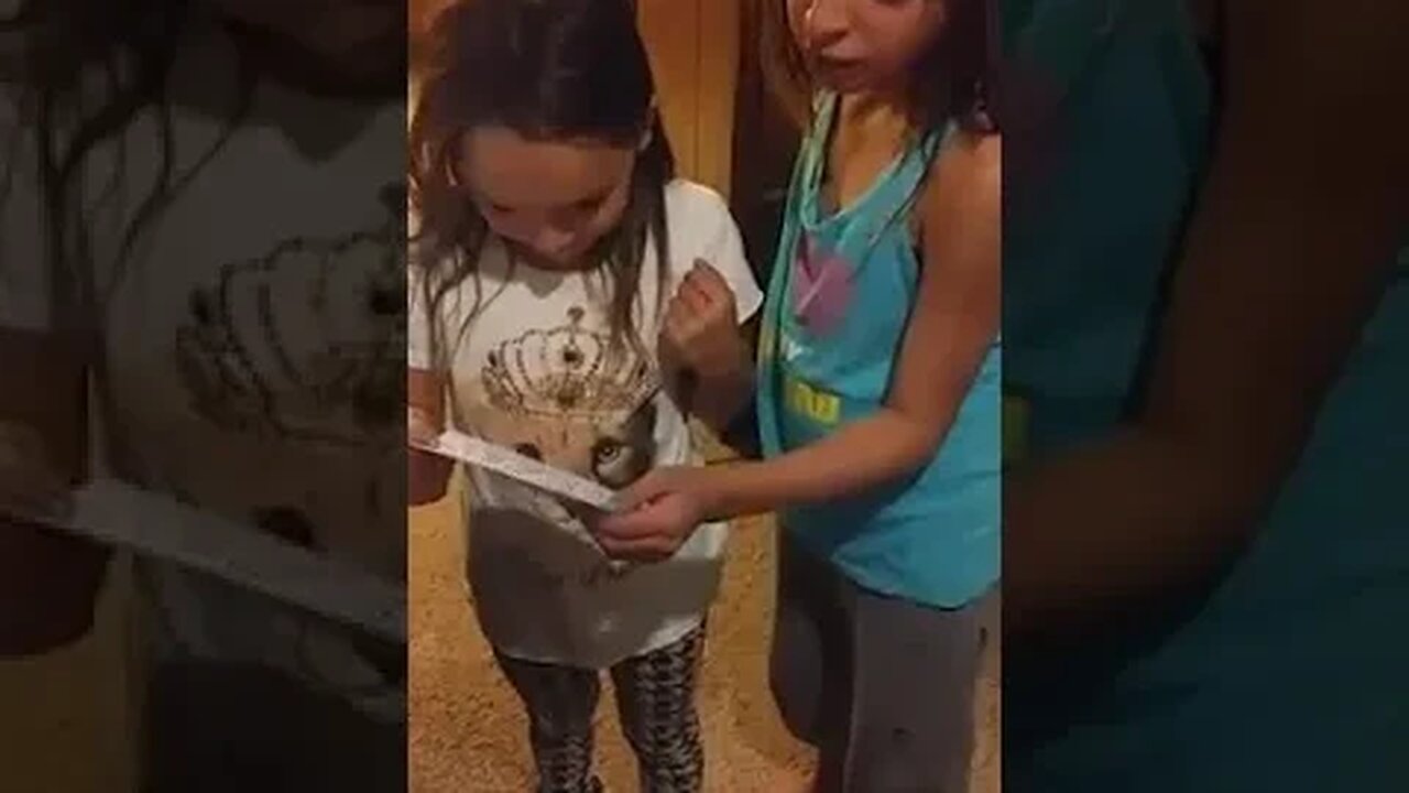 Sadie and Tasha Read a Thank You Note