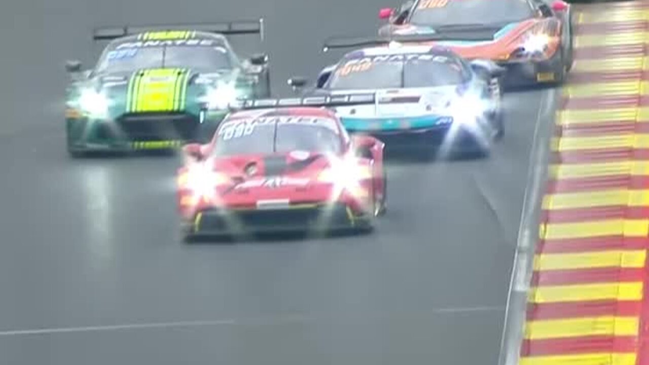 Huge crash at 24 Hours of Spa