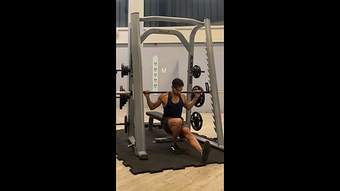 Pistol Squat into SissySquat on smithmachine