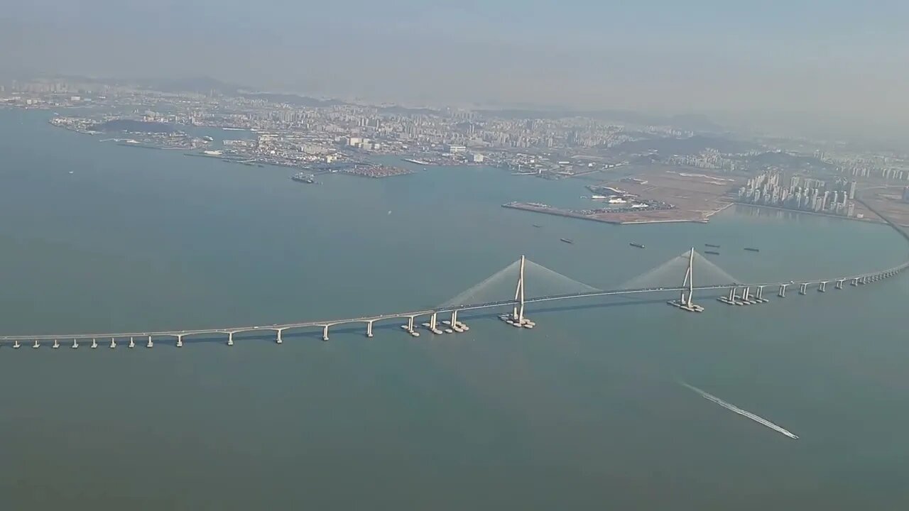 Overflying the southwest part of Incheon, Korea B747-400F (Jan 2022)