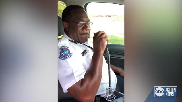 Sarasota Officer signs off for the final time before retirement