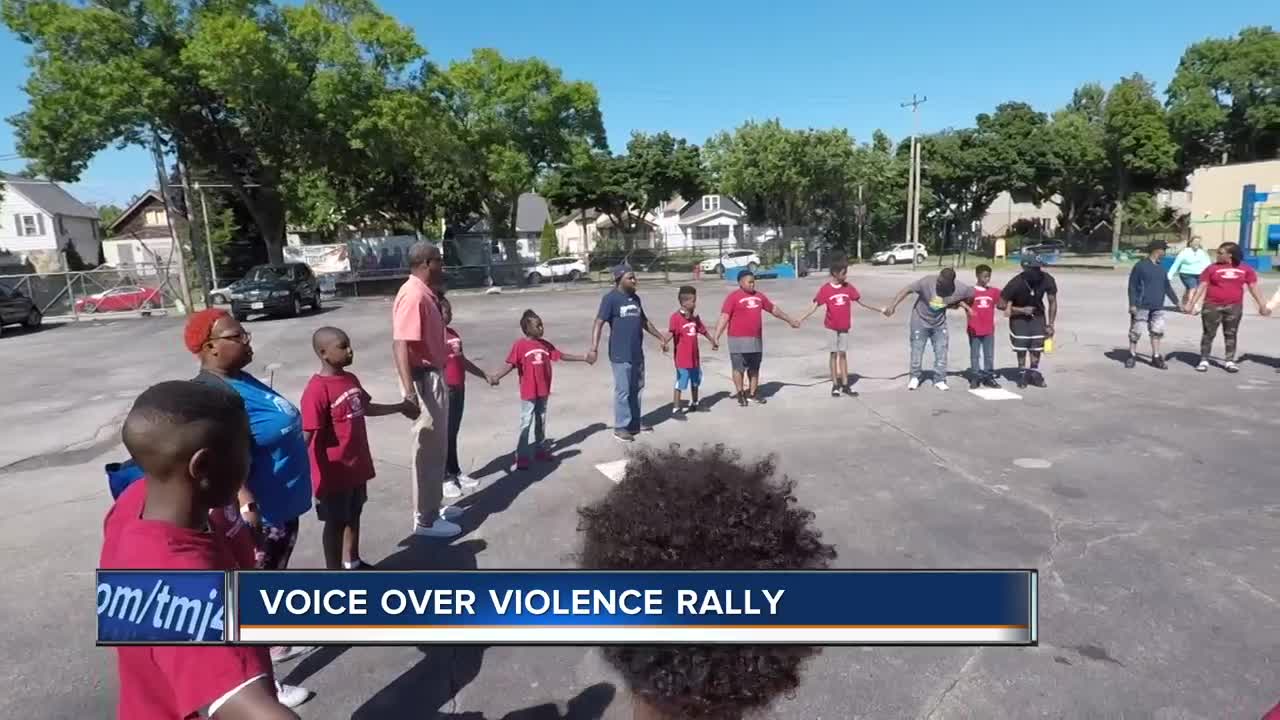 Milwaukee students promote peace over violence