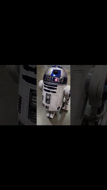 R2D2 roaming around Megacon