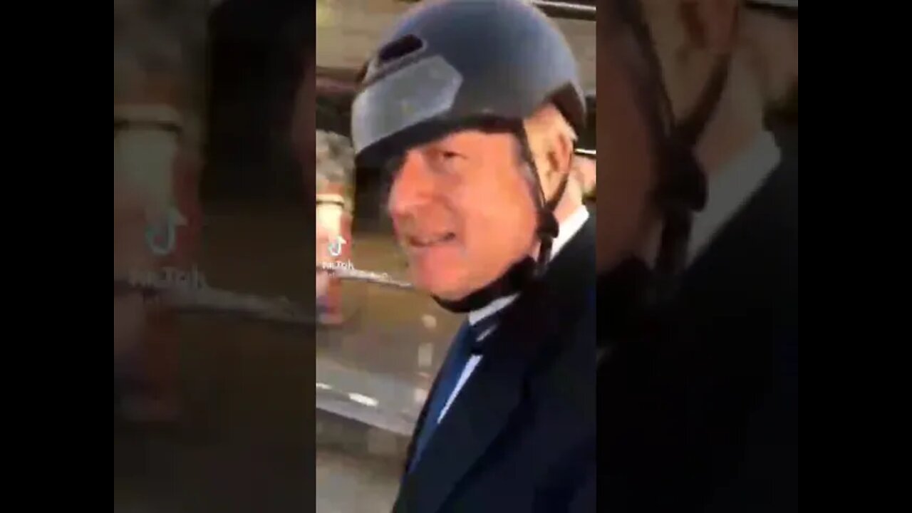 Boris (walking the street)