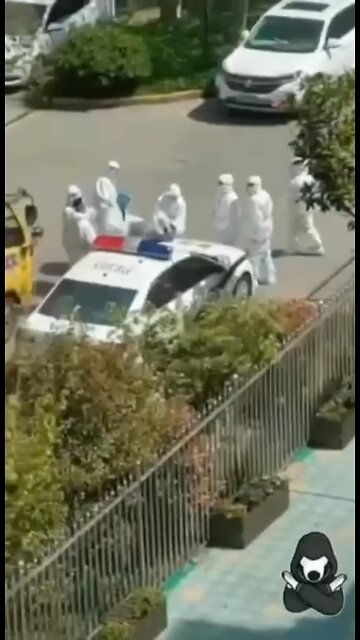 Shanghai authorities discipline man found outside home