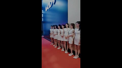 美女车模集体亮相26