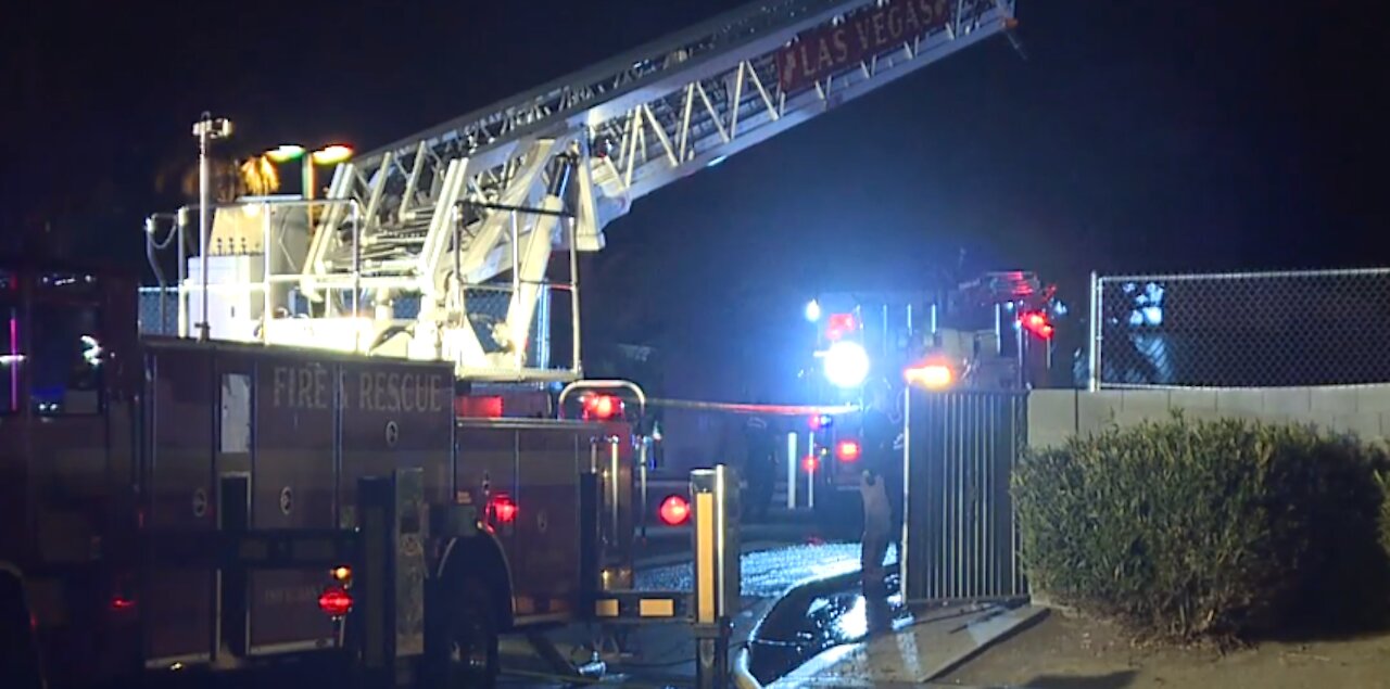 Las Vegas firefighters battle 2-alarm fire at auto repair shop