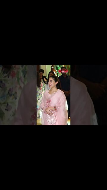 Sara Ali Khan's CUTE reaction as a pap says 'Namaste' after she walks away 😍 | #shorts #saraalikhan