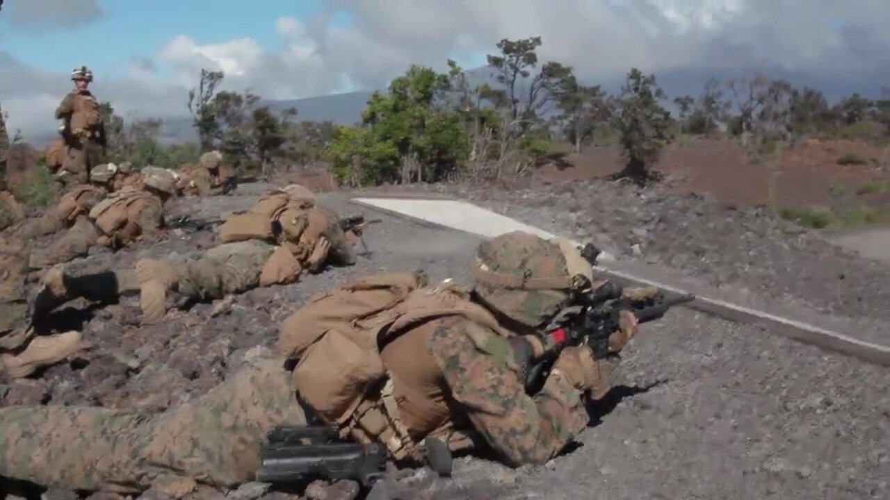 15th MEU Marines with BLT 1/4 lands at Pohakuloa Training Area to conduct live-fire training