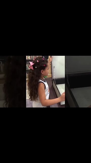 FIZ A MINHA PRIMEIRA MAGIA NO CASTELO DO HARRY POTTER #viral #infantil #tiktok #harrypotter #shorts