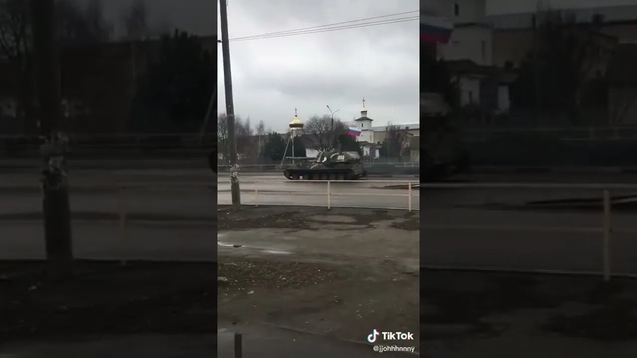 Russian self-propelled artillery on the move