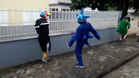 PASSINHOS DO CHAVES, CHIQUINHA, KIKO E SONIC DANÇANDO NA CARRETA DA ALEGRIA TRIPLO X, LIKE 85