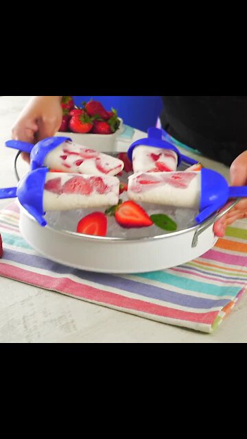 Strawberry Popsicles with Cream