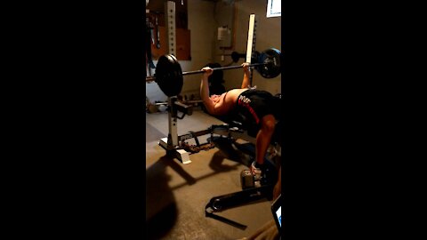 285 bench press lifted butt