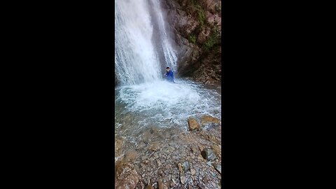 jiskool water fall😎