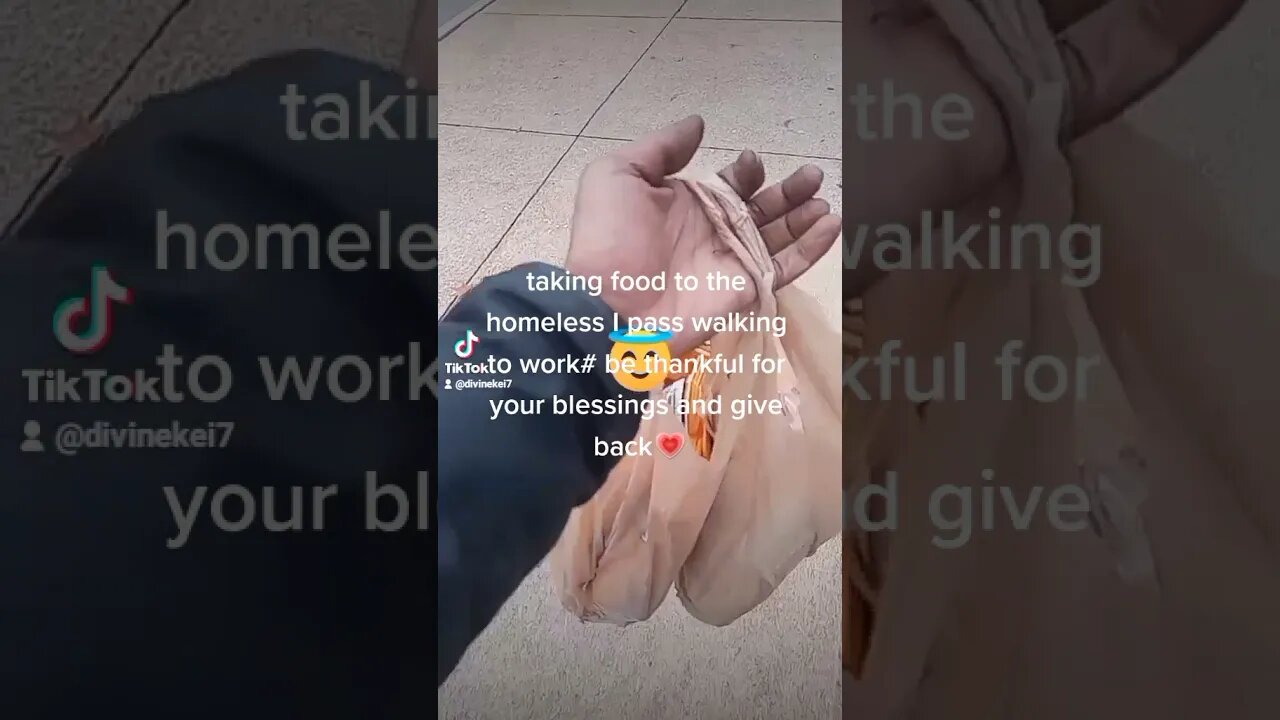 taking food to a few homeless😇