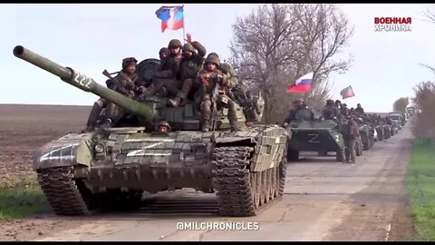 Residents of Mariupol greeting DPR tanks while they are leaving to liberate the rest of Donetsk