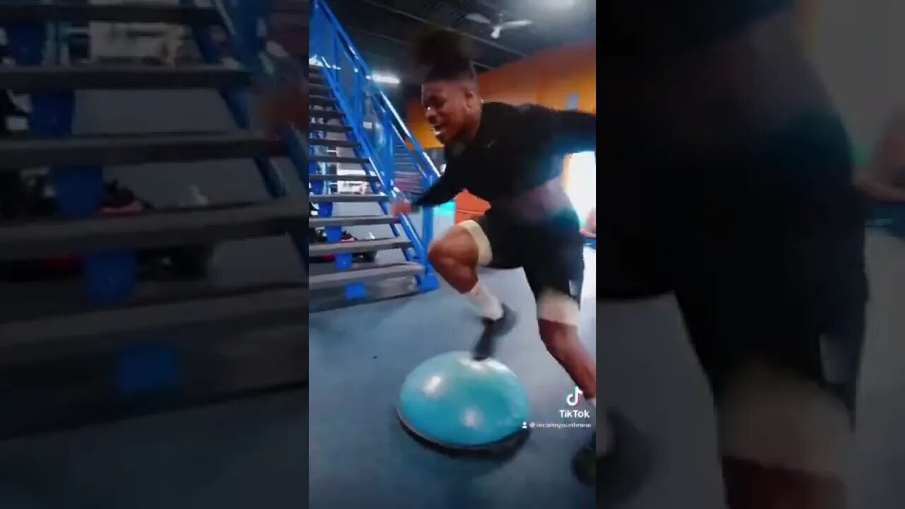 Normalize telling her that she deserves less 😂👑