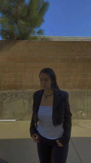 walking to the cloest mall #shopping #slay #working #facecard #workit #dresstoimpress #baddie #