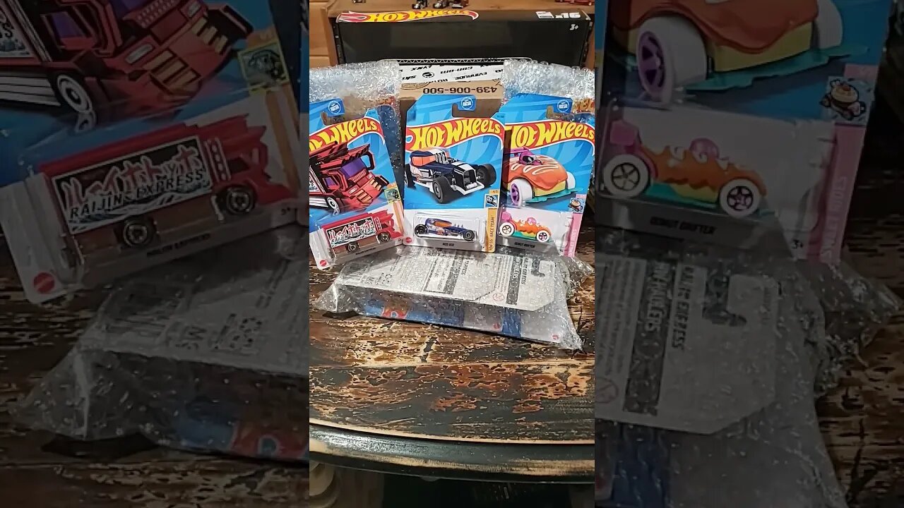 There be Treasure in Them There Boxes 👀 #shorts #hotwheels #hotwheelstreasurehunts