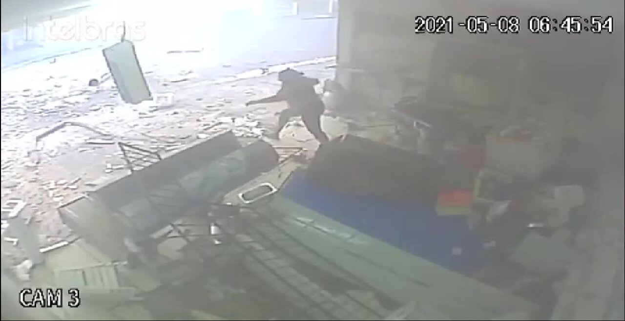 Gas explosion in a restaurant in Belém BRAZIL see video
