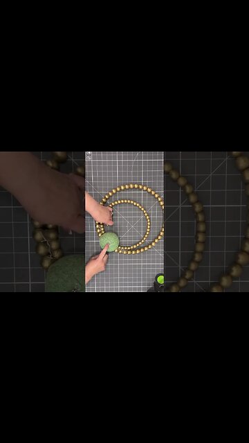 How to Make a Wreath with Hobby Lobby and Julie’s Wreath Boutique #diy #floralwreath