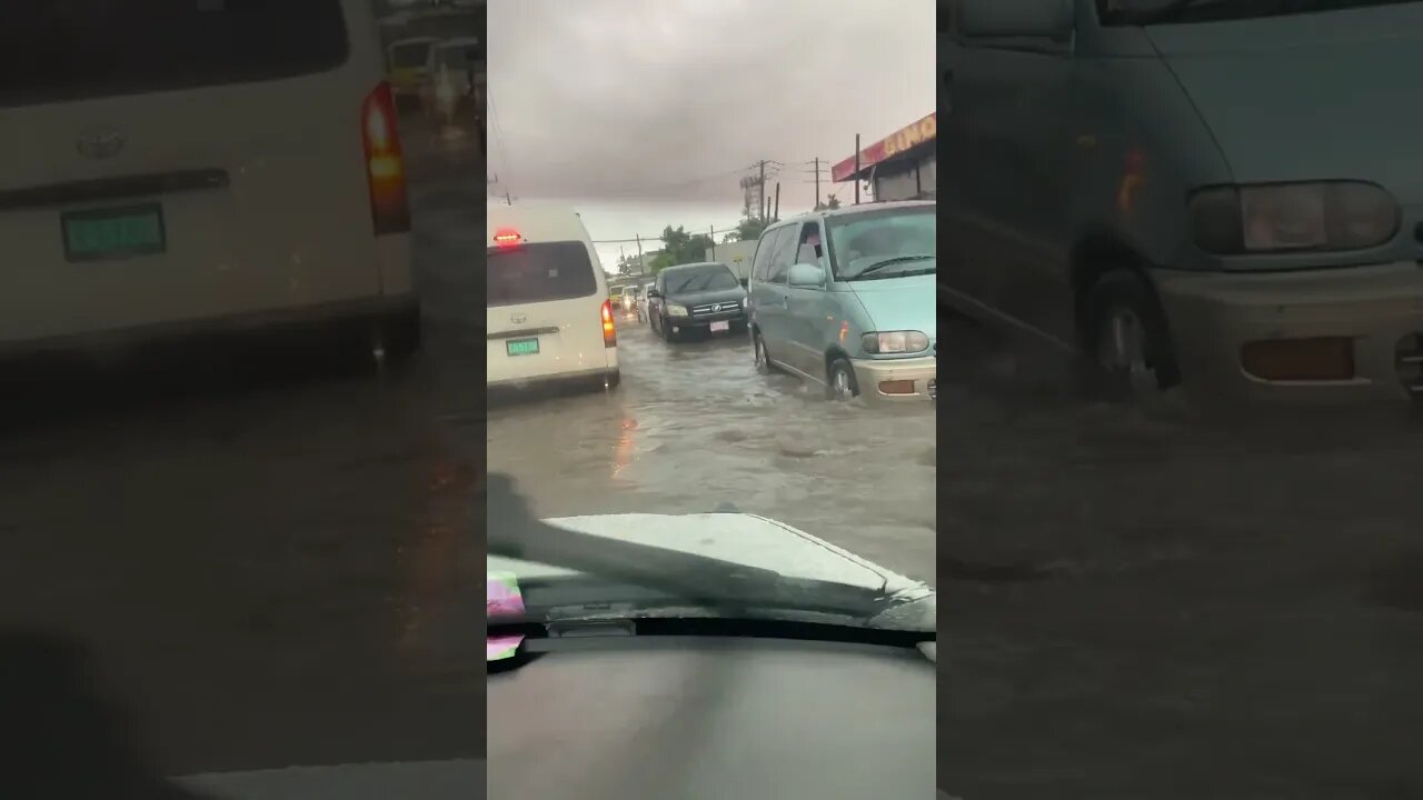 Look what happen to 2GranTv Flooding on Jamaica 🇯🇲 streets, 2grantv