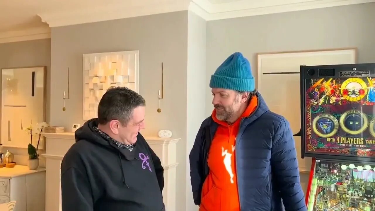 Jason Sudeikis being called a wanker by a fan