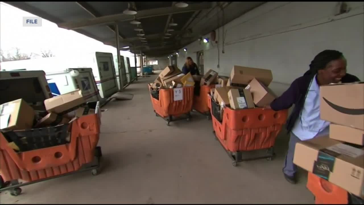 Wisconsin USPS prepares for holiday mail surge amid pandemic