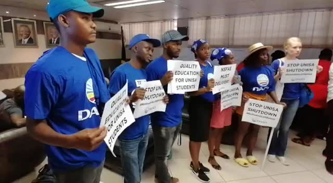 SOUTH AFRICA - Pretoria - DASO students sit-in at the dept of higher education - Video (Kn9)