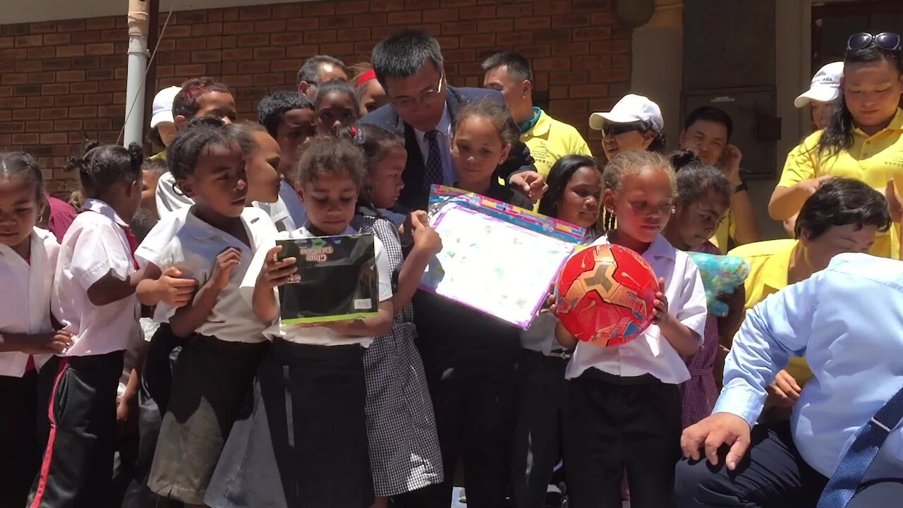 SOUTH AFRICA - Cape Town - The Soong Ching Ling foundation donation (Video) (eKo)