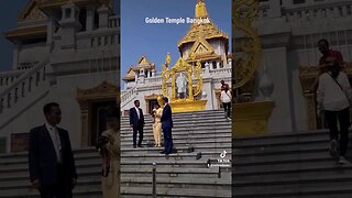 Golden Temple Bangkok #goldentemple #bangkok #travelblogger #lifestylechange #carloselysee