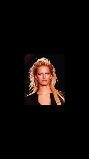 Carmen Kass , Karolína Kurková and Isabeli Fontana for Versace Spring/Summer 2002