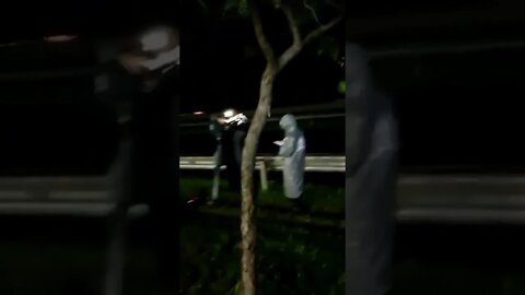 GLOBO FILMANDO DE LONGE PRA CRIAR NARRATIVAS. VÃO TENTAR DE TUDO PARA DESMOTIVAR A NOSSA LUTA.