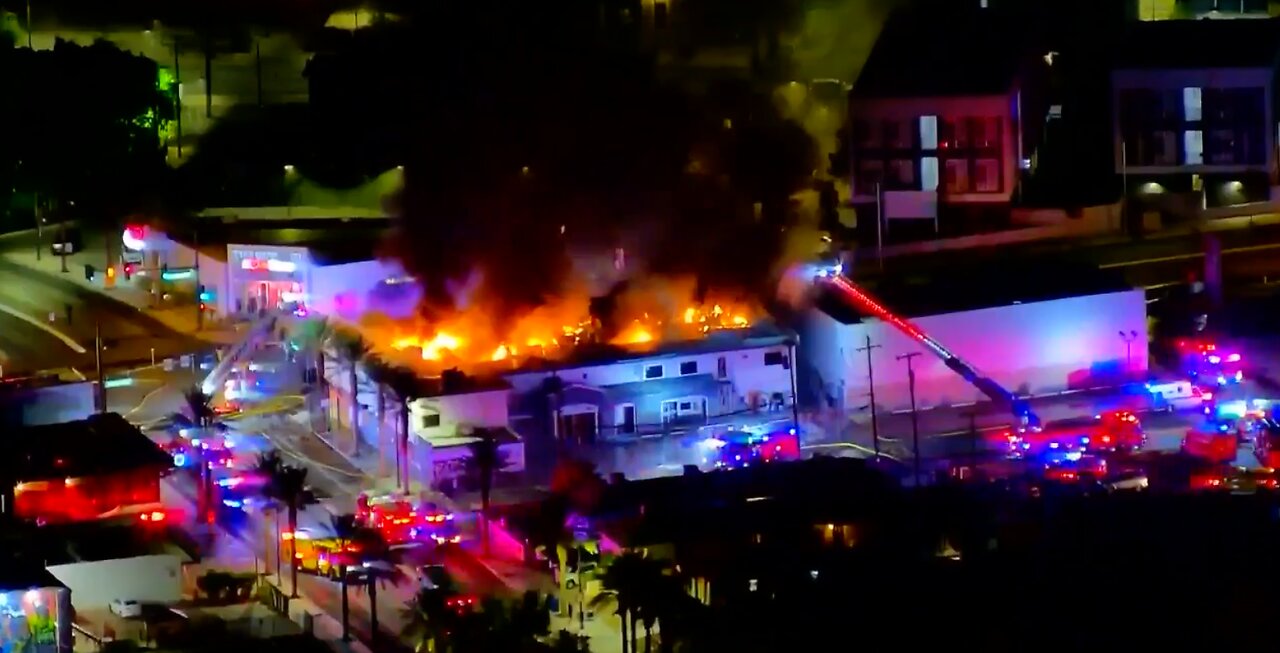 1 person treated for smoke inhalation at 2-alarm fire in Arts District