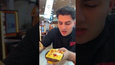 CE CONTINE CEL MAI NECOMANDAT BURGER DE LA MCDONALDS #oguritamica #mancare #food