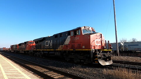 CN 2284 CN 5618 & CN 2610 Engines Manifest Train Westbound In Ontario