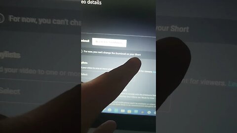YouTube não permite trocar thumbnail de short depois de postado... inacreditável...