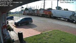 2 Fakebonnets Leading NB CP 655 Empty Sand at Washington and Muscatine, IA on August 27, 2022