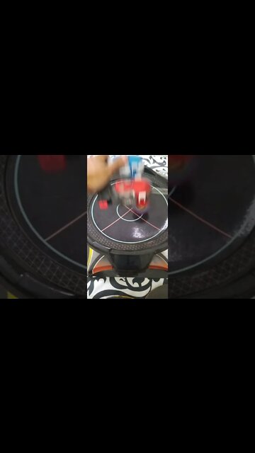 batalha de beyblade longinus vs joker (com apenas 1 ataque 🔥😎)