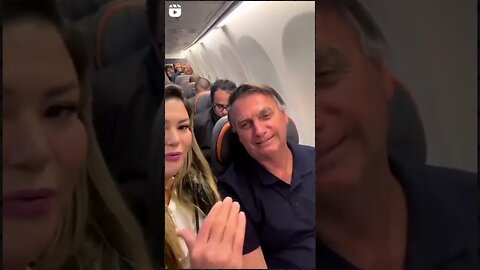 E dá uma olhada nessa recepção de Bolsonaro no avião dos EUA voltando para o Brasil