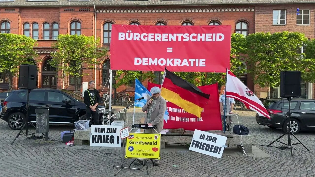 Greifswald - Bernd trägt seinen offenen Brief vor 22-05-2023