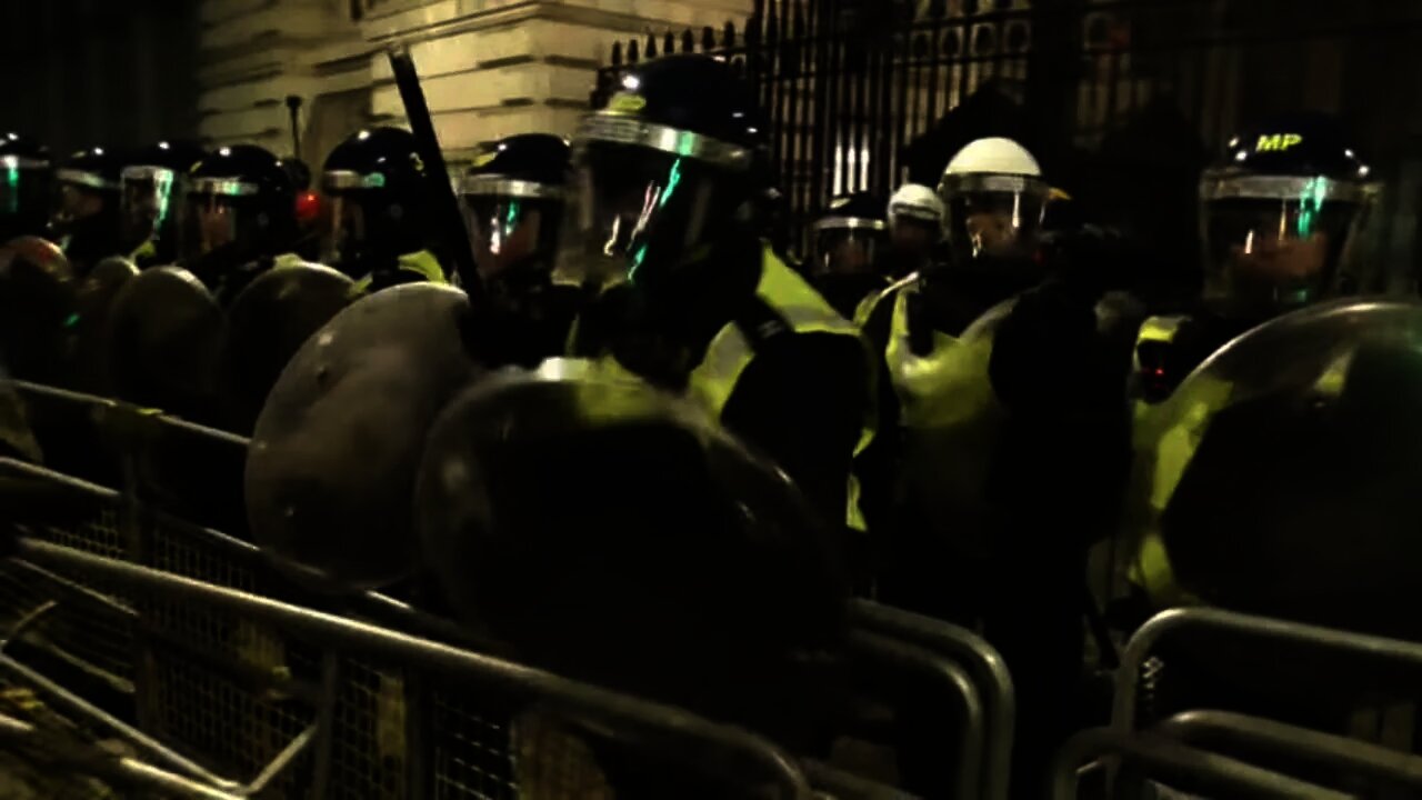 PROTESTERS FACE OFF WITH RIOT POLICE 18 DEC 2021 DOWNING STREET #METPOLICE